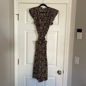 Size Medium. Leopard print dress. With pockets. Buttons run down the center.